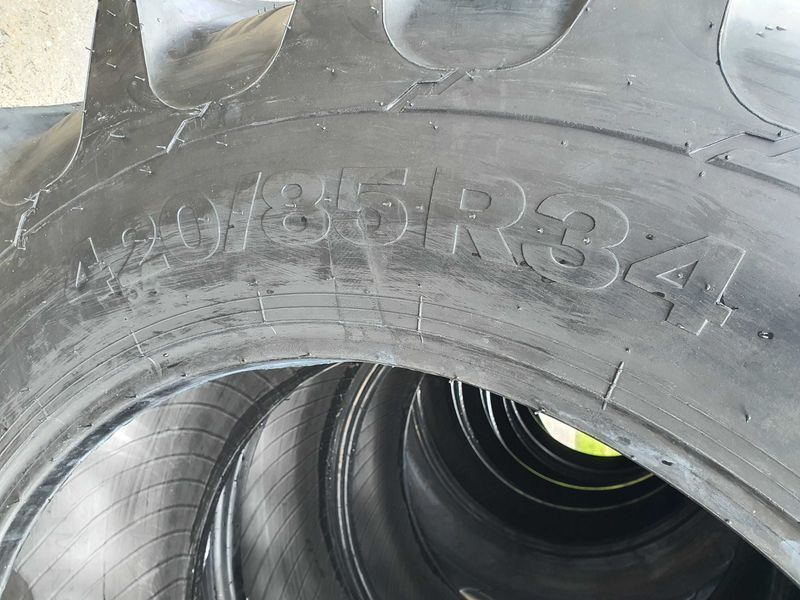 420/85R34 echivalent 16.9-34 radiale pentru utilaje 4x4 grele WYX3