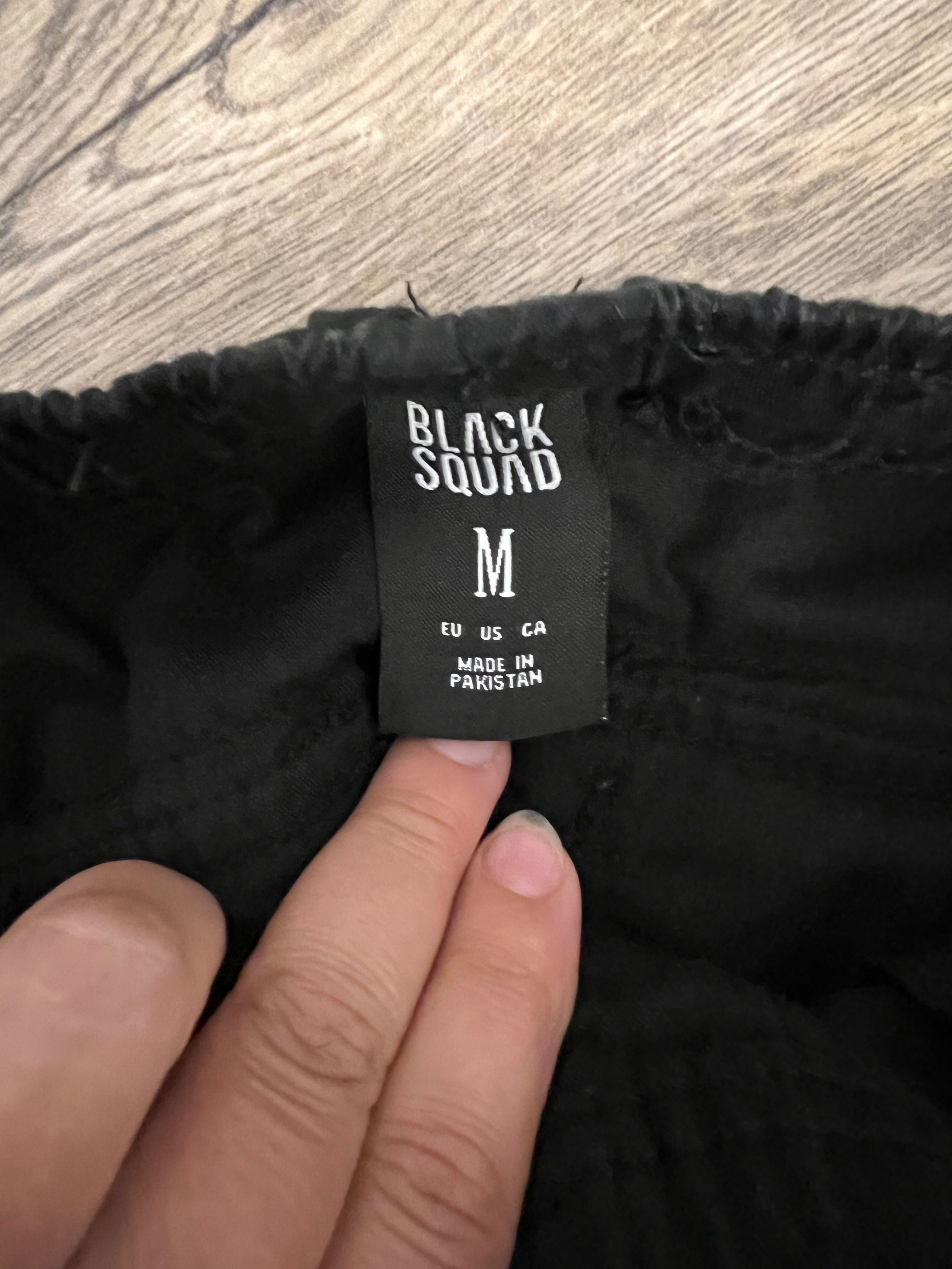 Продавам два страхотни панталона BLACK SQUAD