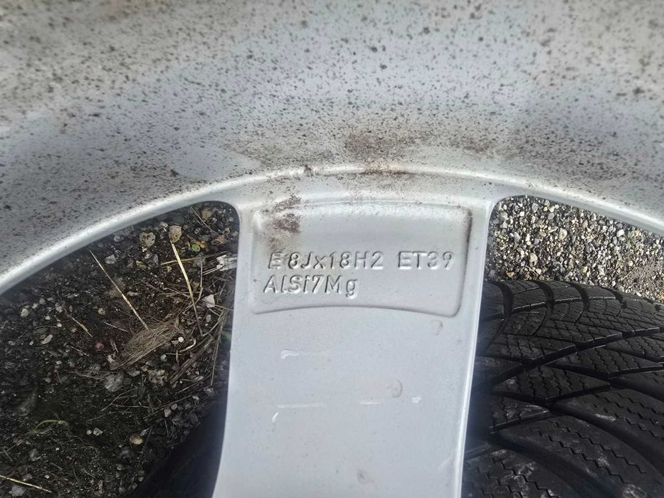 Продаваме лети джанти 18" с зимни гуми Bridgestone за Audi A6 4K 2020г