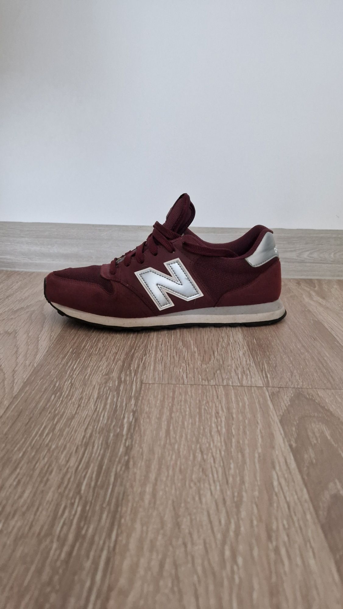 Adidasi New Balance marime 40