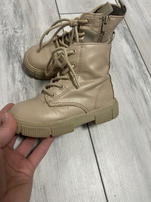 Zara ghetute marimea 23