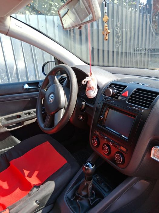 Vând golf 5 1,9 TDI