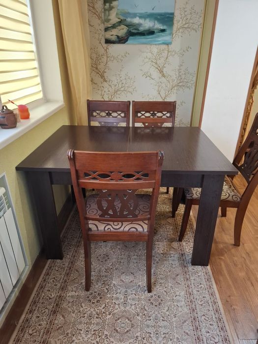 Продается стол со стульями