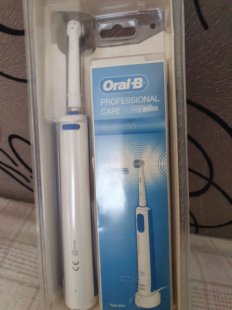 Vând periuta de dinti electrica  Test Edition Oral B de la BRAUN