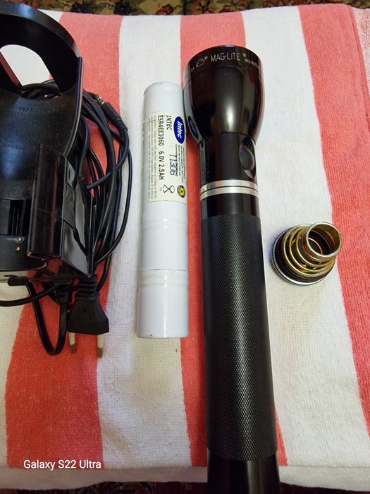 Lanternă MAG-LITE cu acumulator și încărcător