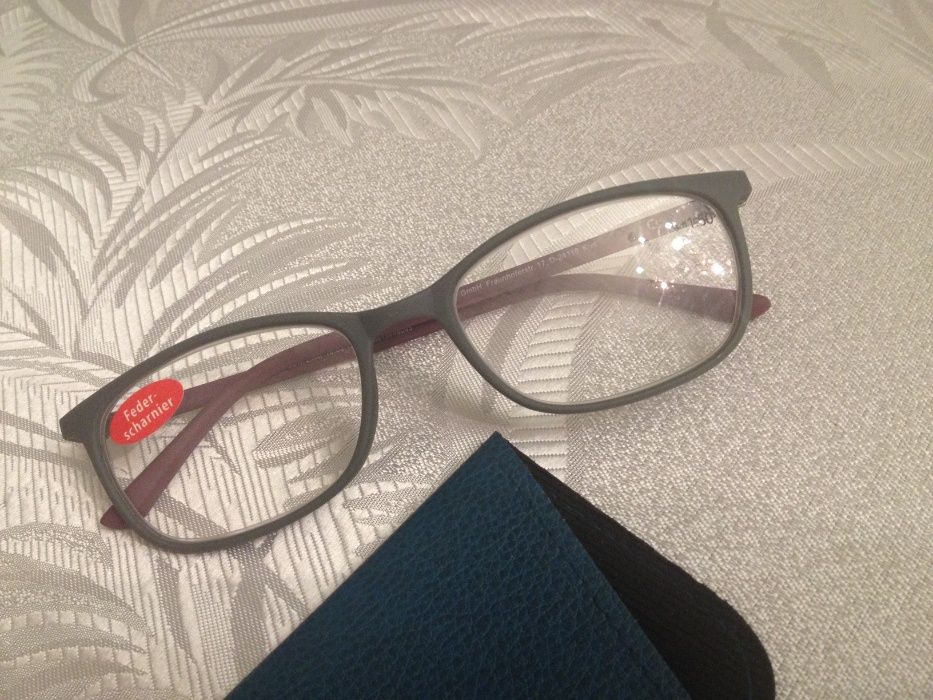 Нови немски очила за четене  +1,5 и +2,5 диоптъра с шарнир и калъф