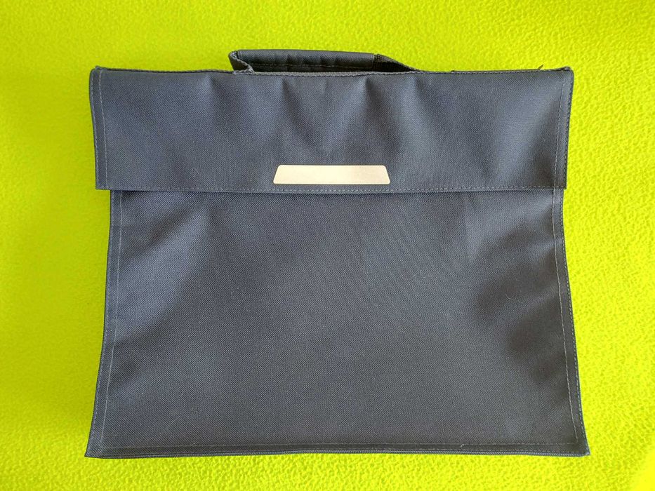 Geanta pentru laptop confectio din material gros textil, doua modele