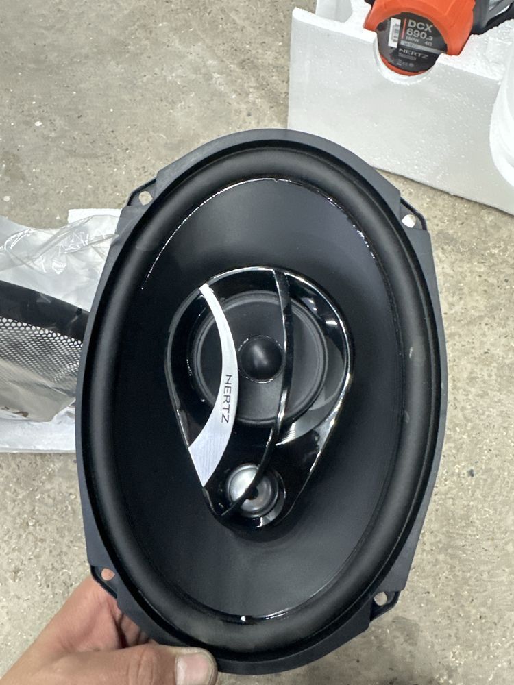 Продаеться колонка  Hertz 690.3