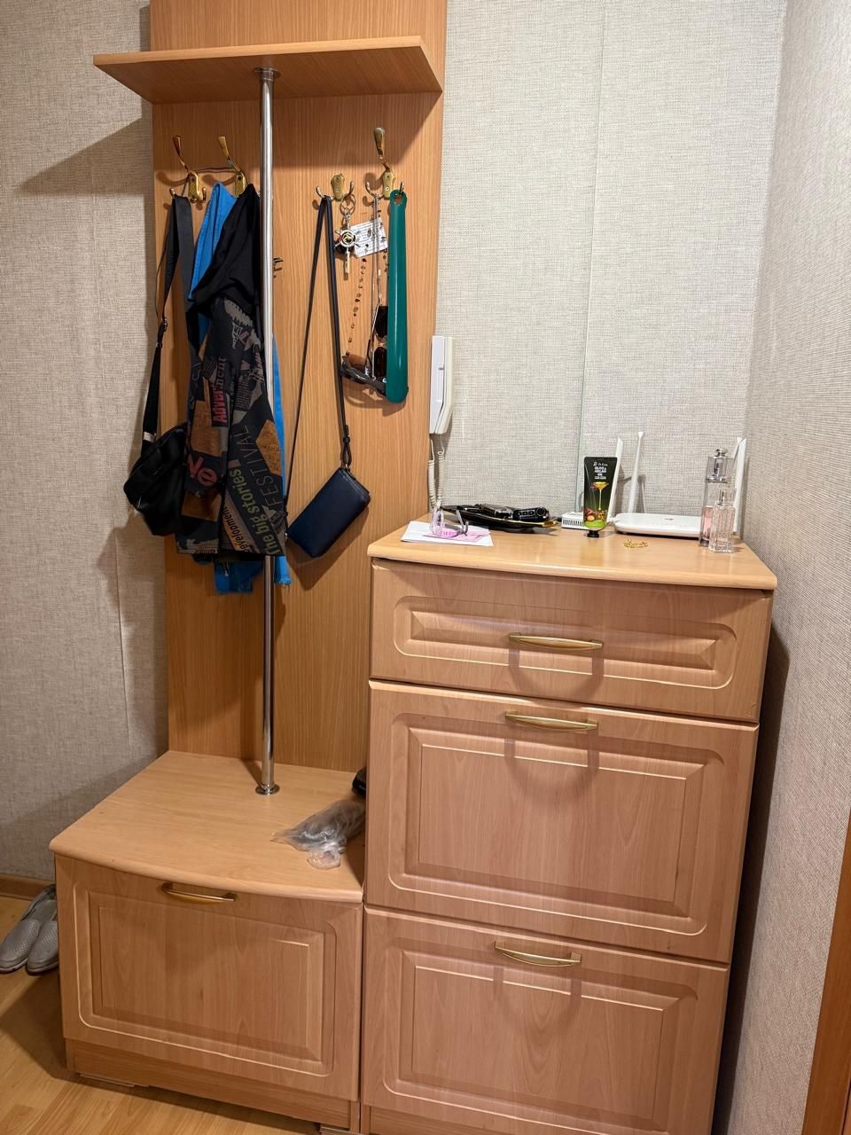 Продаётся шкаф в прихожую