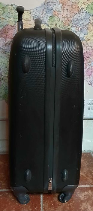 Куфар голям твърд