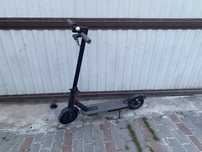 Vand trotineta electrica xiaomi m365 impecabila!!