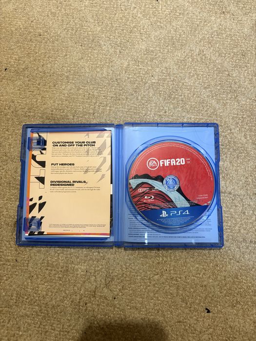 Ps4 Pro 1 tb+2 joystick-uri+ cateva jocuri