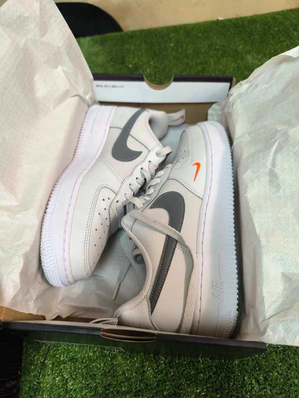 Pantofi sport Nike Air Force 07, mărimea 40, aproape noi