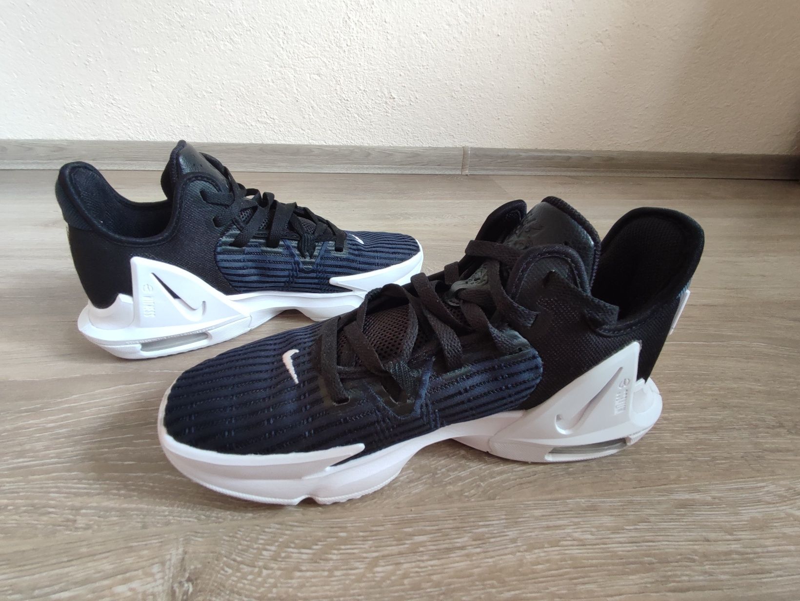 Баскетболни обувки Nike LeBron Witness 6 (номер 42)