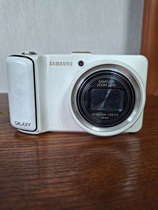 Фотоаппарат Samsung Galaxy EK-GC 100.
