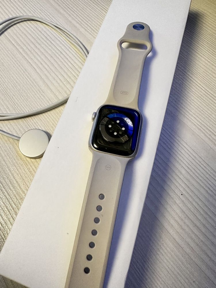 Смарт-часы Apple Watch Series 7 41 мм starlight