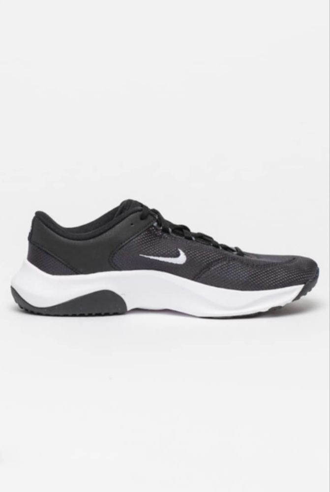 Маратонки Nike.