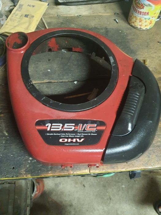 Capac motor briggs stratton și filtru de aer.
În stare buna.
Nu trimit