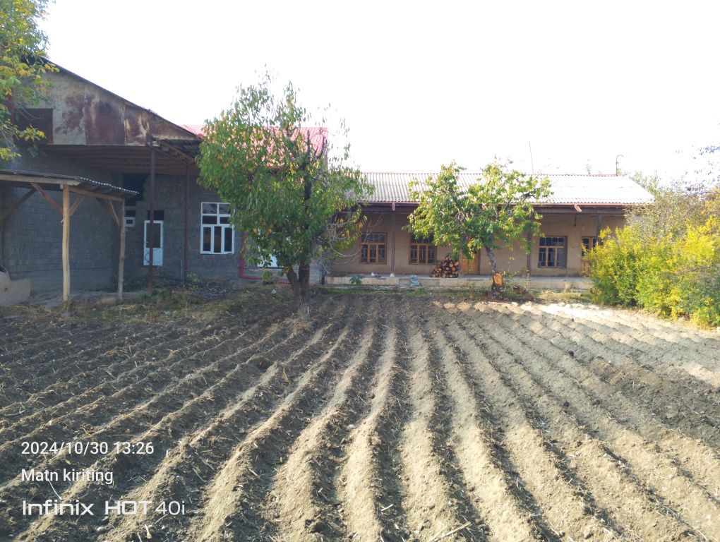 Uy hovli sotiladi fayzli xonadon yaxshi joyda joylashgan dokementli