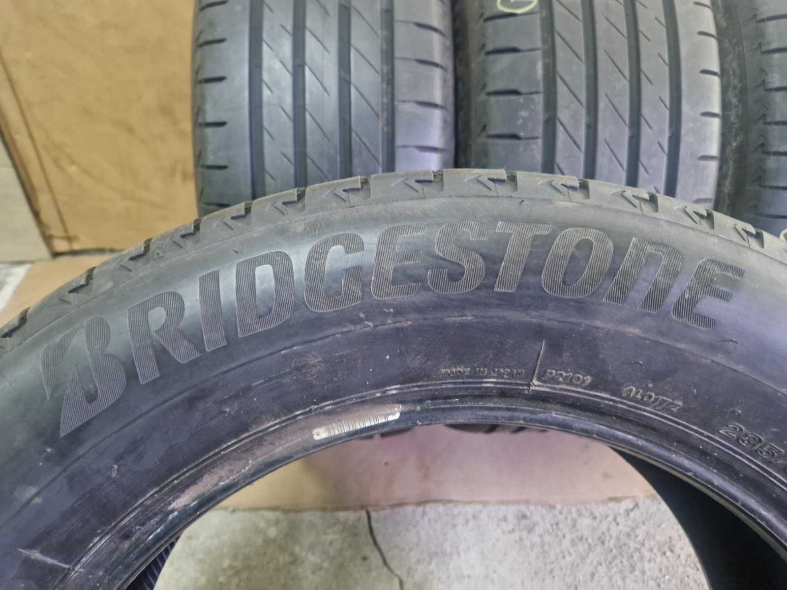4 Bridgestone R18 235/60
летни гуми
DOT1223