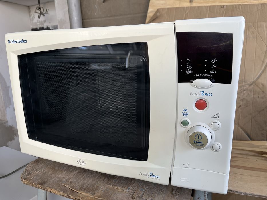 Микроволновка Electrolux