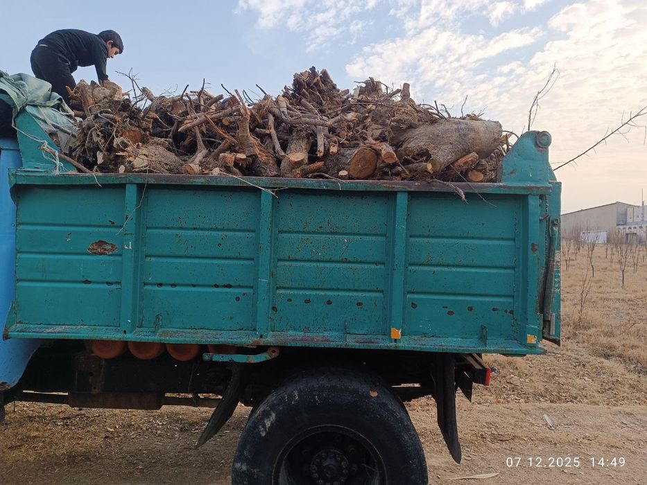 Quruq oʻtin sotiladi