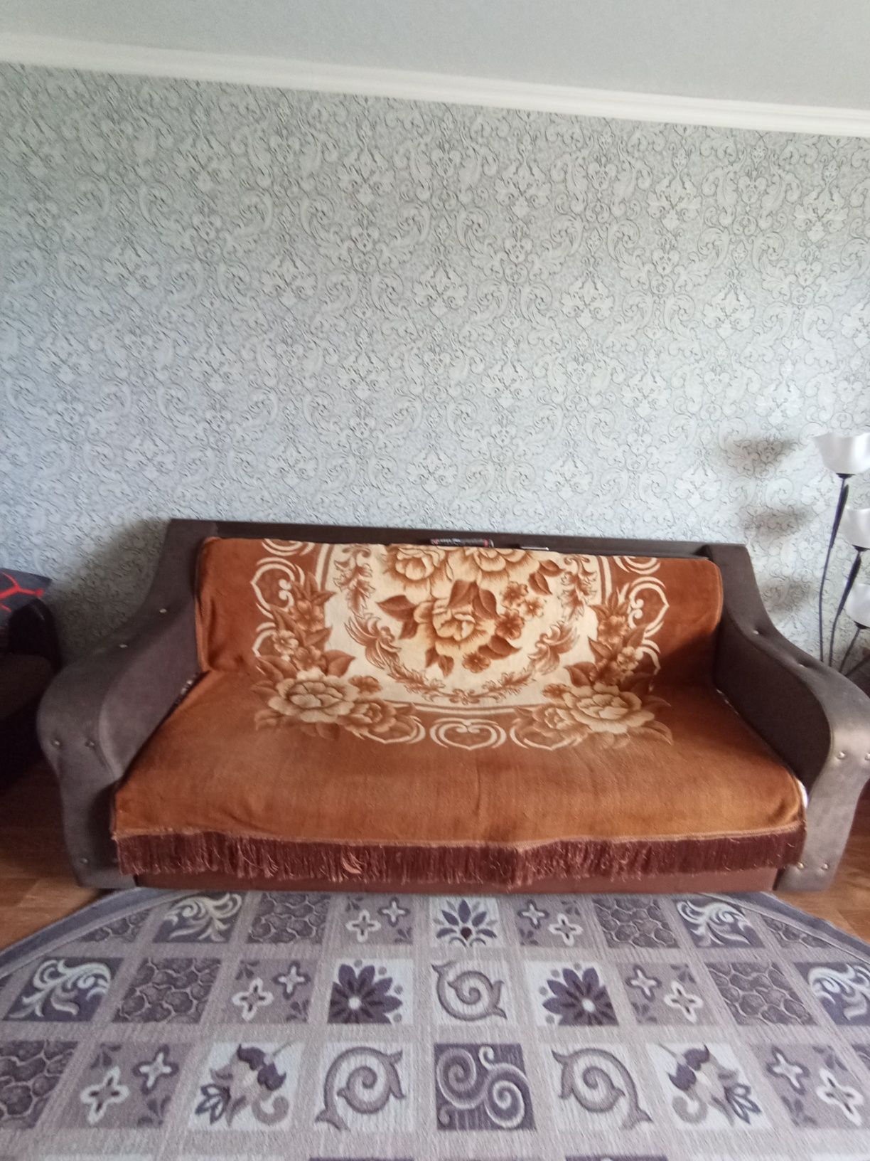 Продам диван-трансформер зв1,с большим столом,