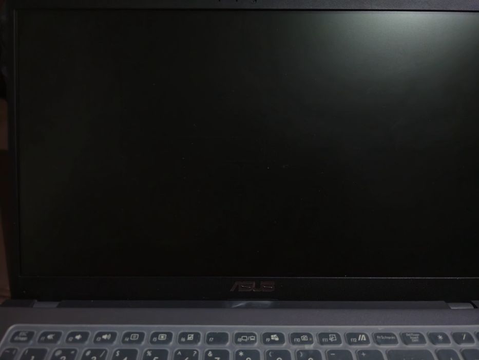 Vând laptop Asus