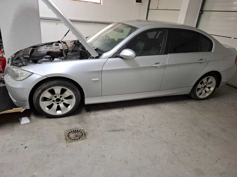dezmembrez bmw 330d e90