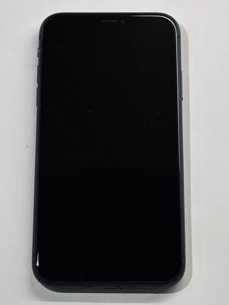 iPhone 11 Black  .