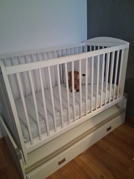 Pătuț cu saltea și leagan