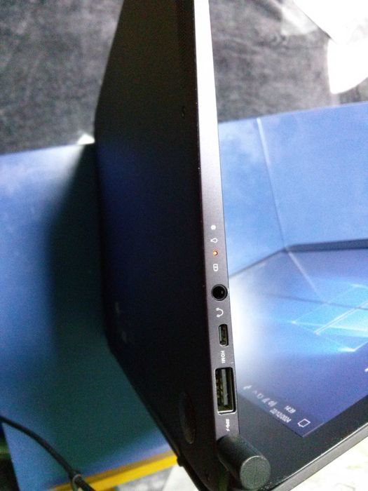 Laptop Asus Zenbook UX305CA