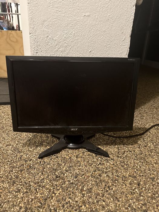 Monitor Acer cu VGA