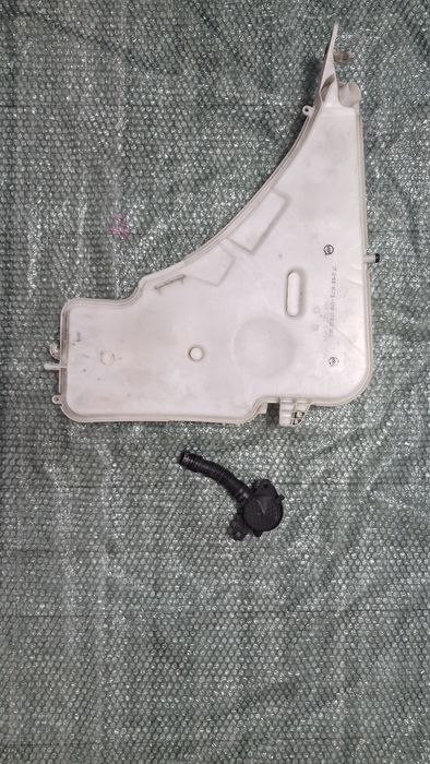 Vas lichid de parbriz+pompa BMW f30