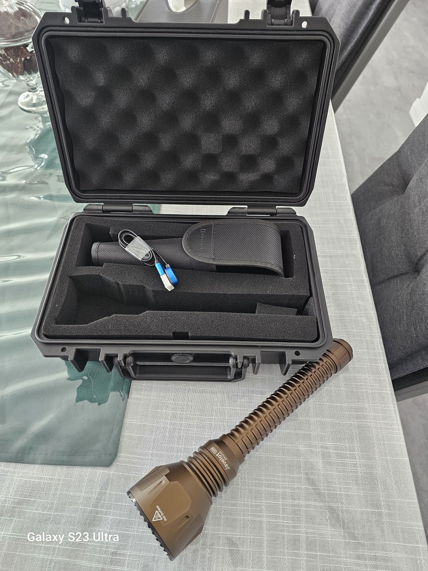 Lanterna vanatoare Olight Javelot Turbo