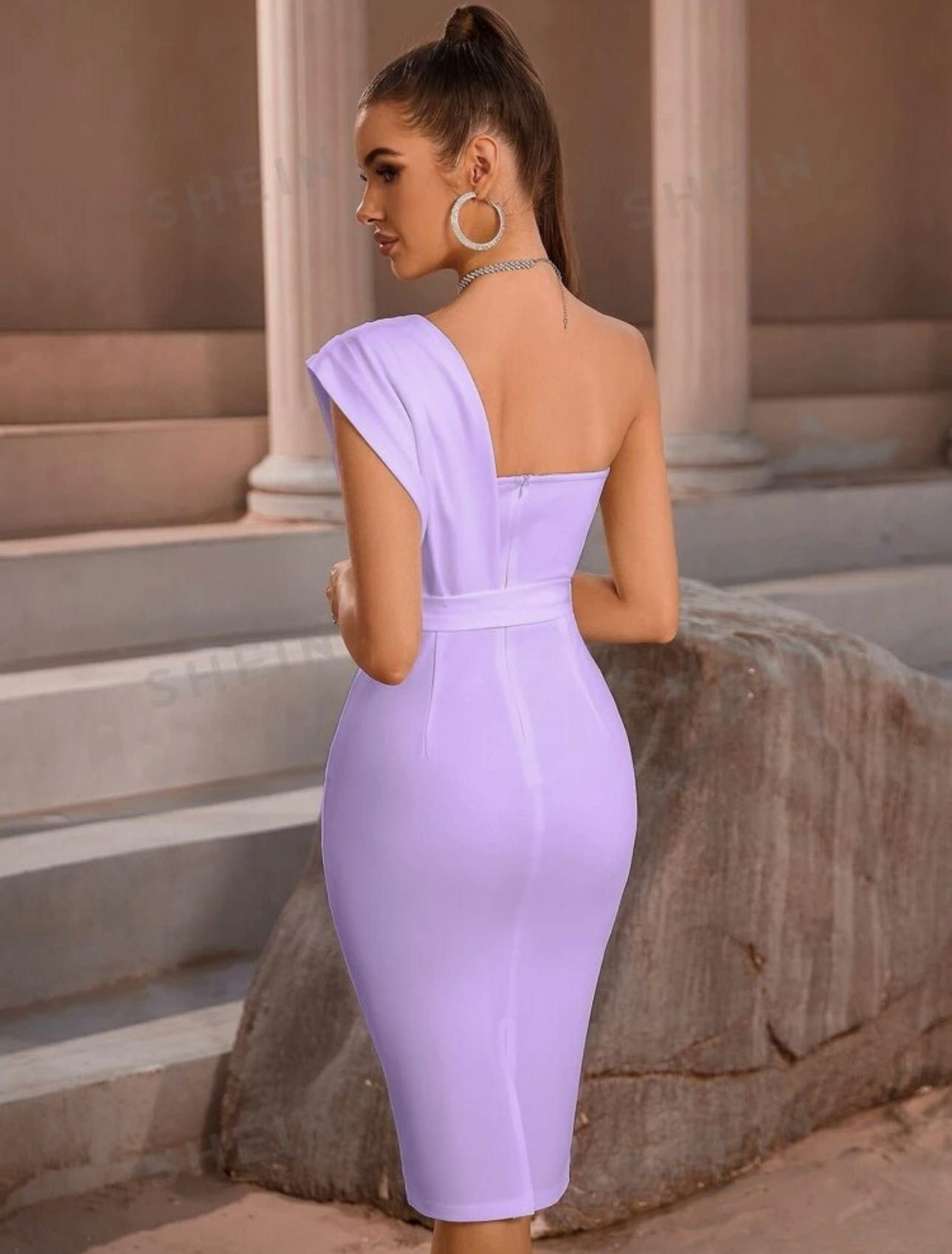 Дамска рокля в лилав цвят