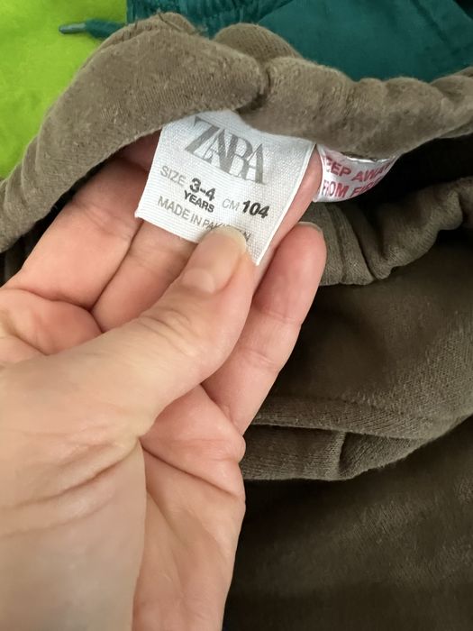 Vand lot pantaloni si bluze 104/110 baieti