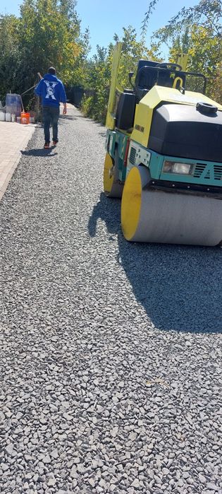 Închiriez Buldoexcavator Bobcat Miniexcavator  compactor  nisip piatra