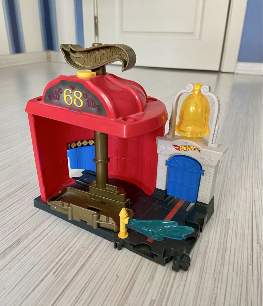 Hot Wheels комплект