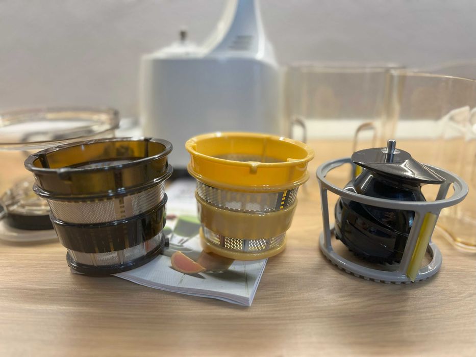 Storcator de fructe si legume cu melc Hurom - Slow Juicer