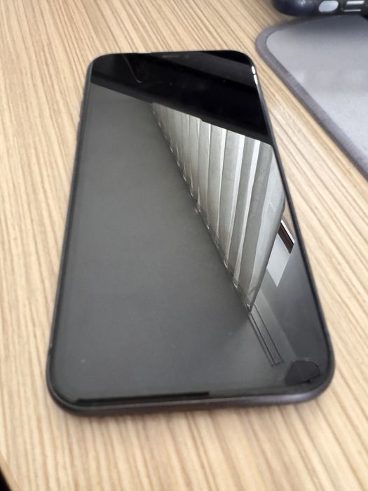 Iphone 11 64gb перфектен