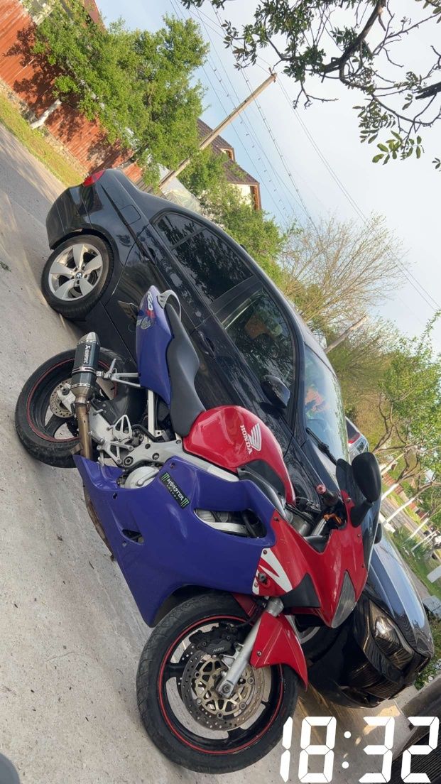 -Vând honda cbr f4 600cc