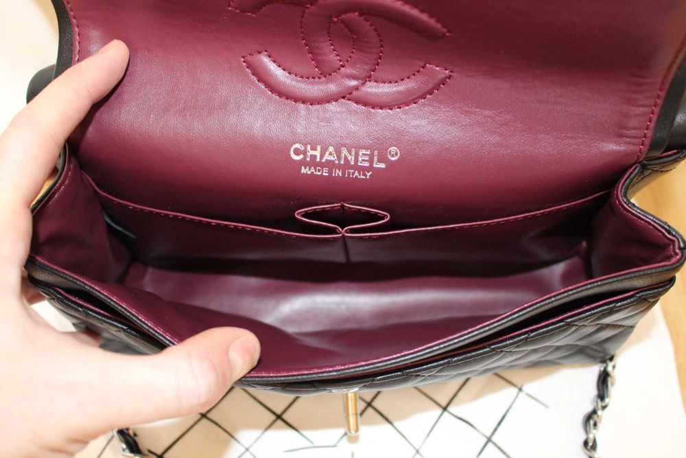 Дамската чанта Chanel Classic Flap