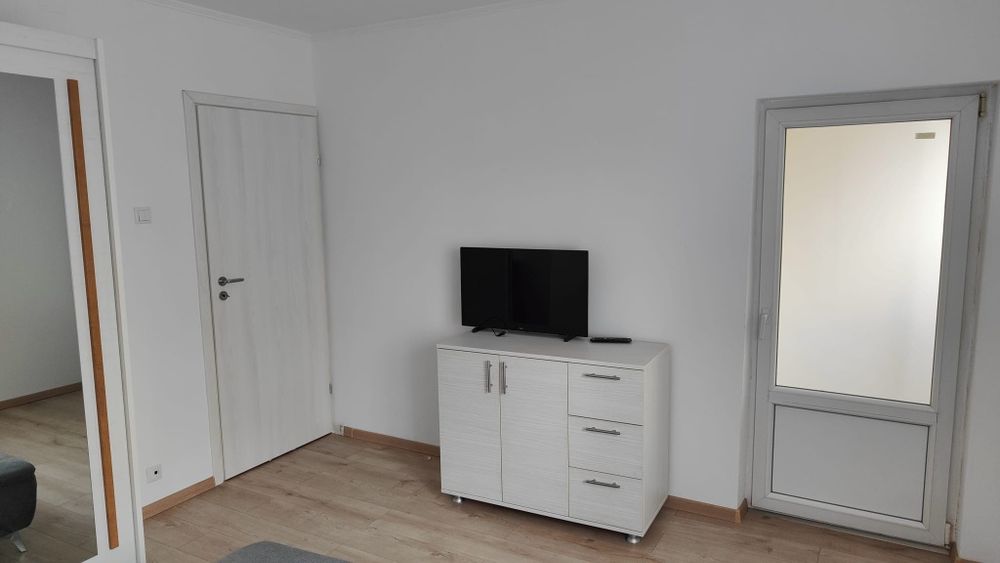 Dau in chirie apartament cu o camera.