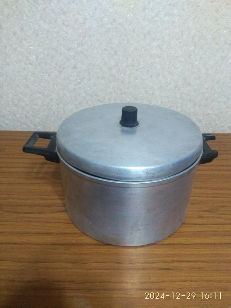 Казаны 5 и 8л, кастрюля5л, всё алюминий советский. утятница чугунная