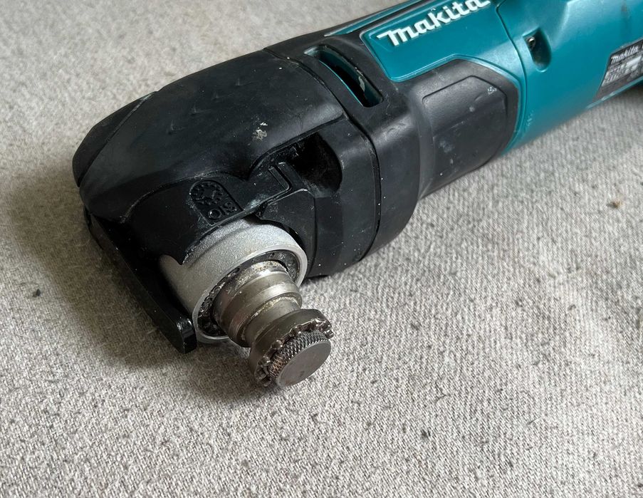 Masina unghiulara multifunctionala Makita  DTM51 pe 18V