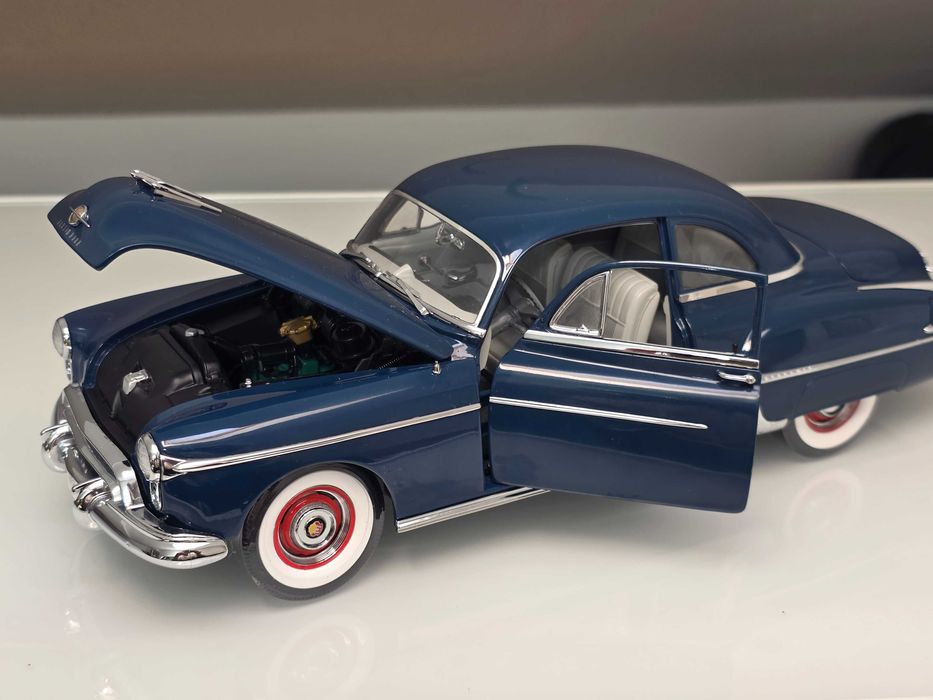 Macheta Auto 1/18 Authentics Oldsmobile 88 1950