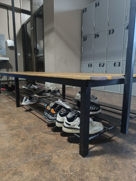 Вешалка в раздевалку