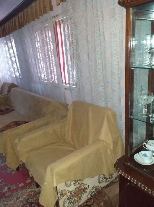 Casă de vânzare la curte în comuna Alunis, județul Prahova, cu beci.