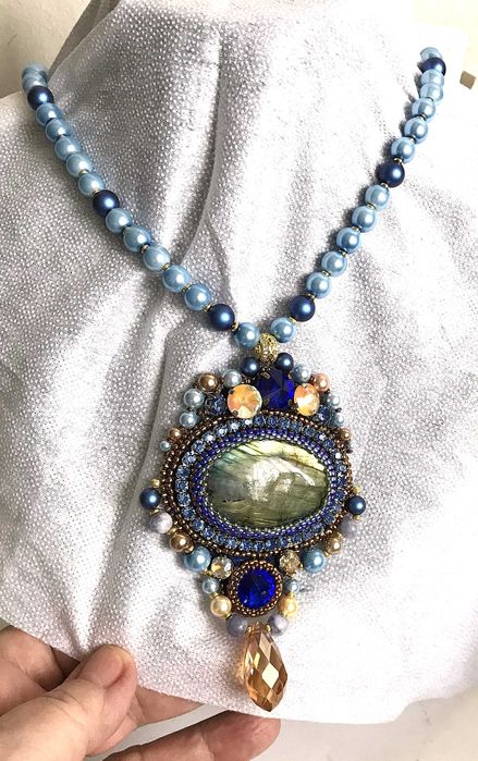 Colier handmade cu piatra labradorit si perle de sidef